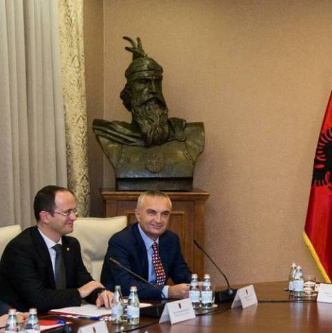 Presidenti i Republikës, Ilir Meta, nuk do t’i japë plotfuqishmërinë Ministrisë së Jashtme për të negociuar një marrëveshje të re me Greqinë