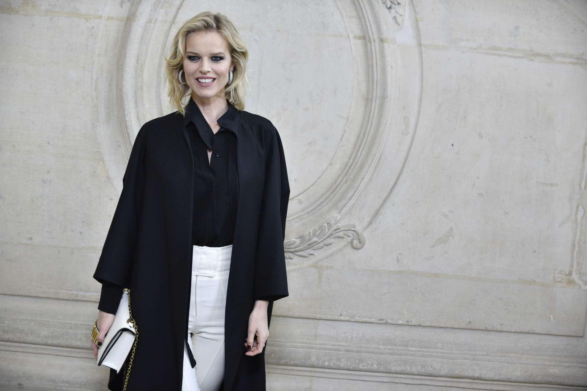 Feston 45 vjetorin, e mrekullueshme super modelja çeke  Eva Herzigova (Foto)