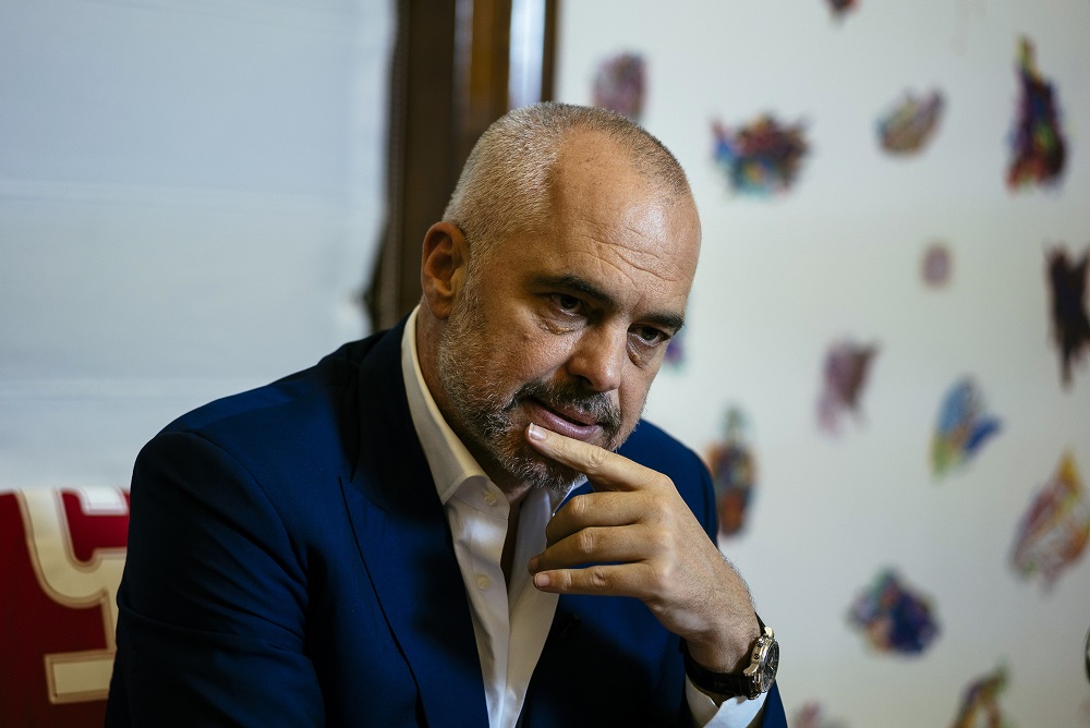 Nga Edi Rama: Gjuha e benzinës dhe çizmja e dëshpërimit s’mund të nxisin rrëmuja e zjarrndezje