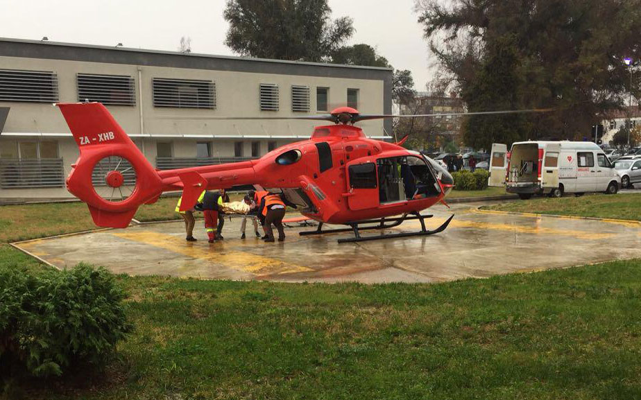 Librazhd, transportohet me helikopter drejt Tiranës fëmija i sëmurë