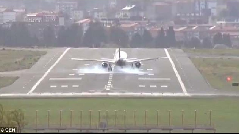 Spanjë, pamje të frikshme të avionit që lëkundet nga era (Video)