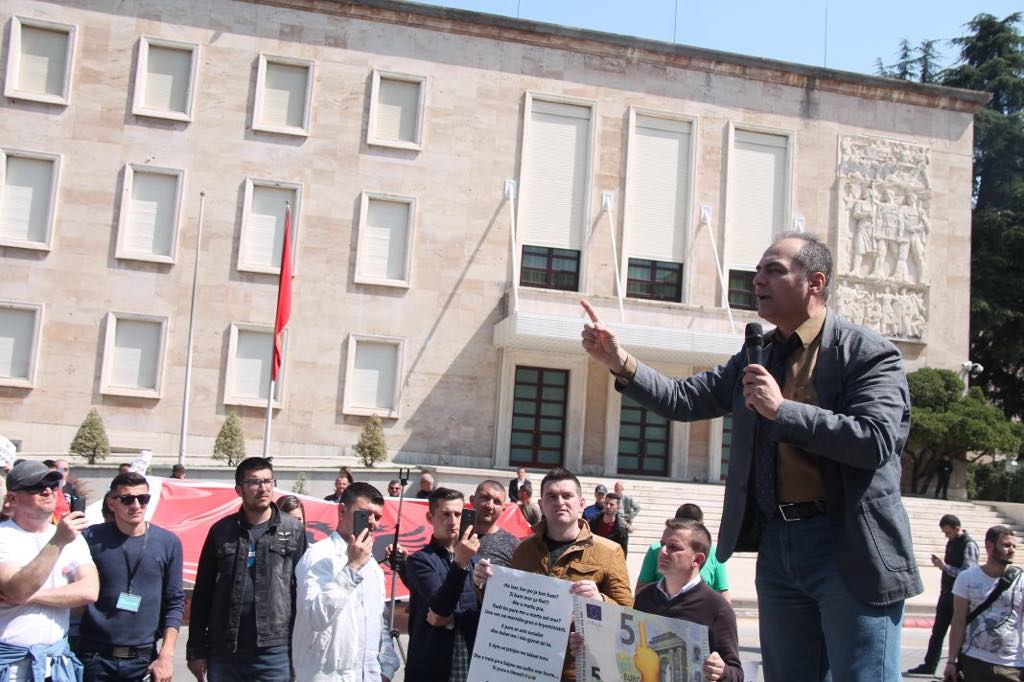 Protestë “qytetare” me Altin Goxhajn në krye (Foto)