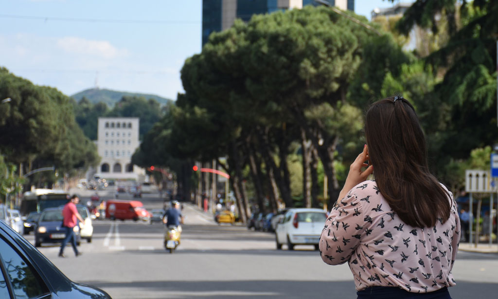 Nëse ju merr në celular ky numër, lajmëroni policinë. Skema e re për t’ju zhvatur