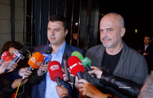 Shumë afër 17 Prillit, Edi Rama dhe Lulzim Basha ndajnë meritat me njëri-tjetrin për hapjen e negociatave