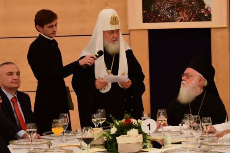 Patriarku i Rusisë, mesazhi i parë në Shqipëri pa politikë brenda: tregohet “qengj i Perëndisë”