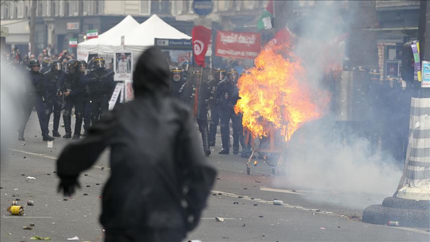 Protestrojnë francezët kundër Macron: 60 të arrestuar , 10 policë të plagosur