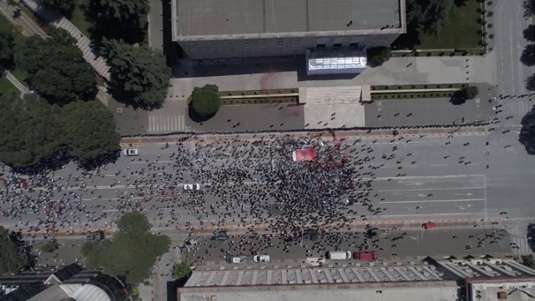 Protesta e opozitës/Çfarë e detyroi Bashën të ndryshonte skenarin e protestës