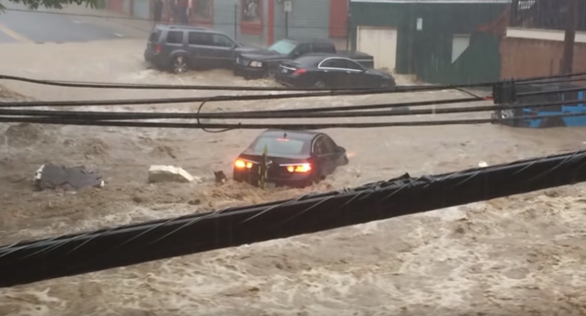 Përmbytje në Maryland të SHBA, rrugët shndërrohen në lumenj, 1 i vdekur (Video)