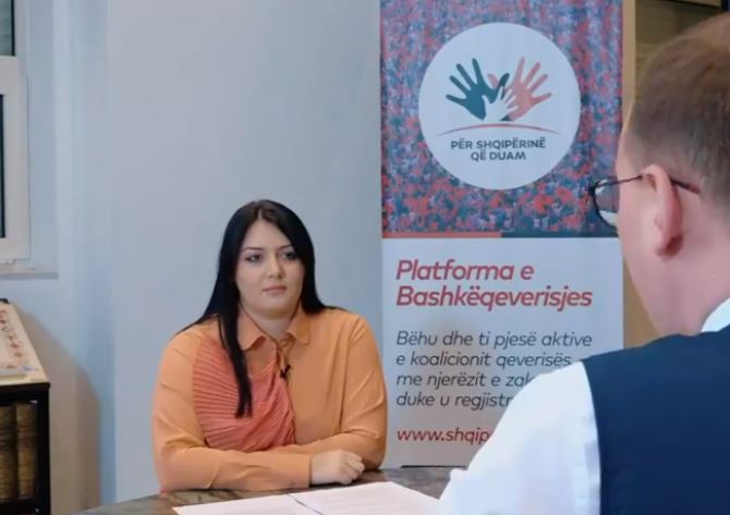 U ankua te Bashkëqeverisja: Qytetari nga Durrësi merr lejen e legalizimit pas 13 vitesh sorrollatje (Video)