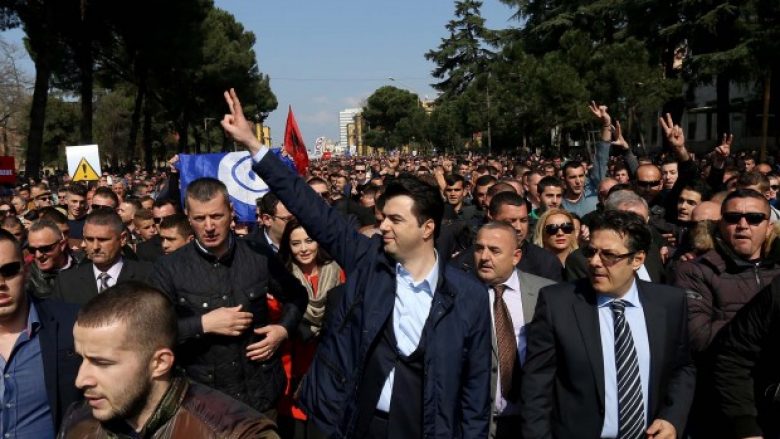 Opozita saktëson orarin e protestës, ja sa do të zgjasë