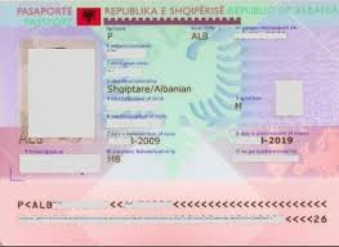 Aplikimi për dokumentet e identifikimit, emigrantët shqiptarë tashmë mund të zgjedhin nëse duan pasaportë biometrike apo kartë ID