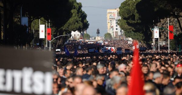 Basha kërkon leje me afat të papërcaktuar për protestën, policia kalon në gatishmëri të premten