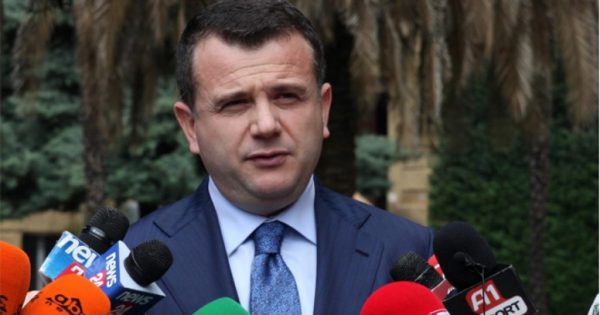 ”Çështja Tahiri”, Taulant Balla i përgjigjet PD: Opozitë kashtë e k…e