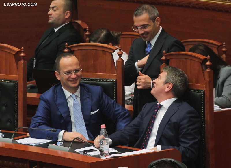 “Spikasnin si treshe e pandarë”, Ditmir Bushati flet pas largimit të Saimir Tahirit