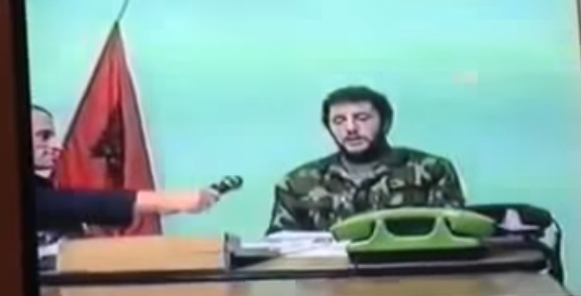 Një  video e rrallë/ Nëntë muaj para vrasjes së Azem Hajdarit: Ja çfarë i’u uroi Fatmir Haklaj tropojanëve për vitin ’98