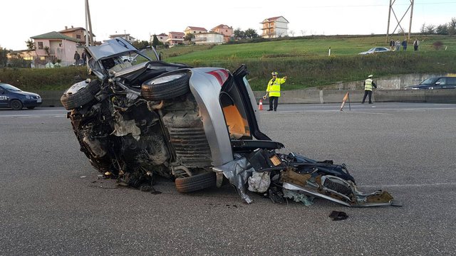 Pas performancës në Tiranë, artistja e njohur pëson aksidentin e rëndë me makinë