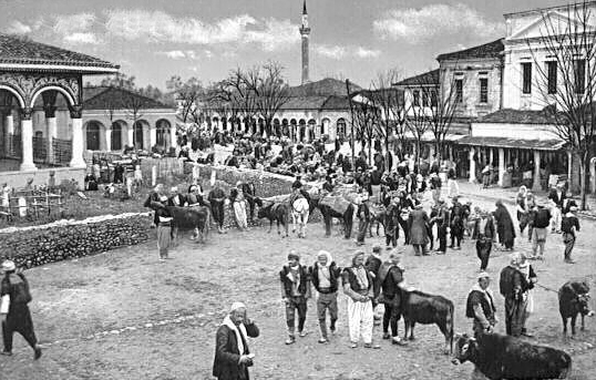 Kur aktori katandiset kështu: Bujar Asqeriu, të rrafshojnë ministritë e fashizmit e të na “dhurojnë” Teatrin e Qerpiçit