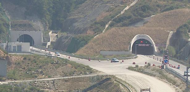 Petrit Vasili reagon për bllokimin e autostradës, akuzon qeverinë që po detyron kalimin nga “Rruga e LSI”