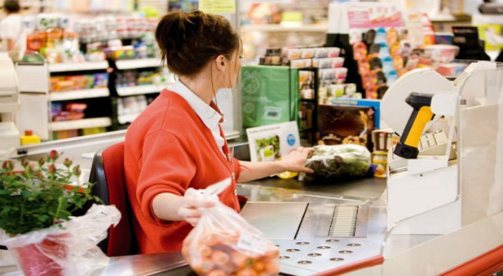 Kur shkoni në supermarket ju kërkojnë të paguani për qeset plastike? Mos lejoni t’jua hedhin