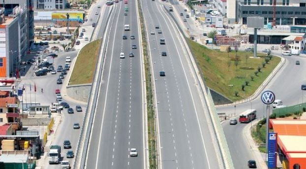 Autoriteti Rrugor Shqiptar: Të hënën nis riparimi i autostradës Tiranë-Durrës