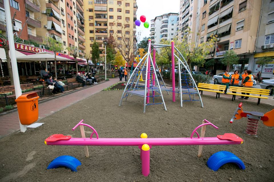 Tirana me apo pa “lejen” e Metës ndryshon çdo ditë (Video)