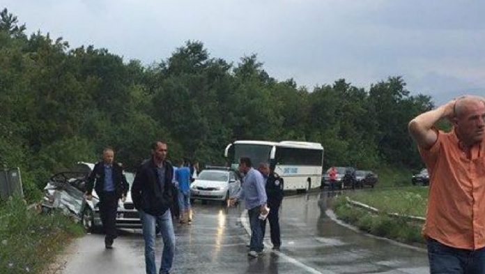 Aksident tragjik në Suharekë/ Humbin jetën pesë persona, mes tyre tre fëmijë