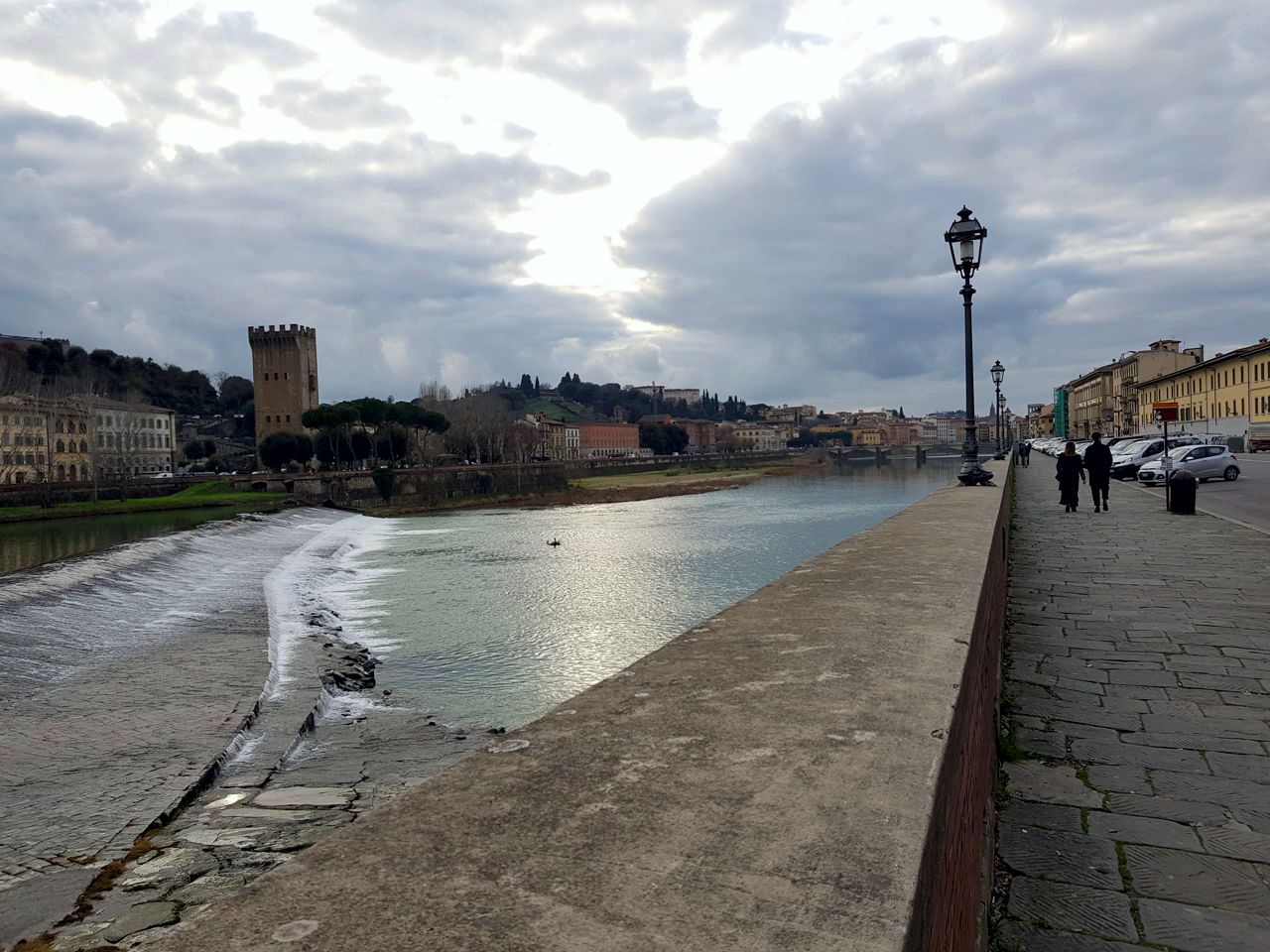 Shqiptari hero, shpëton italianin që u hodh nga ura