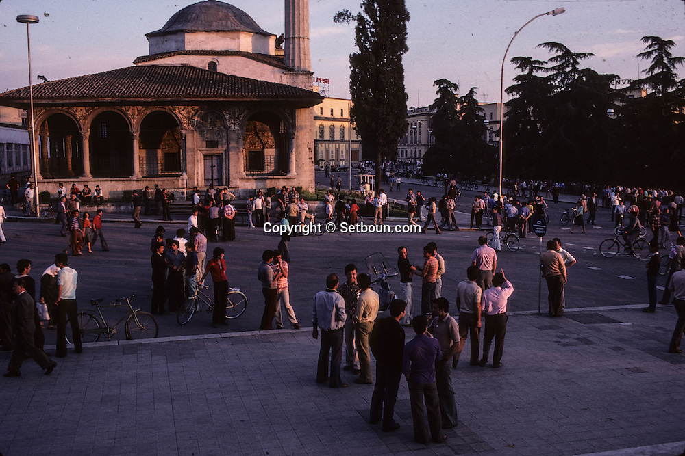 Shqipëria në vitet 81-91/ Zbulohen imazhet e papublikuara të një fotografi francez ( FOTO)