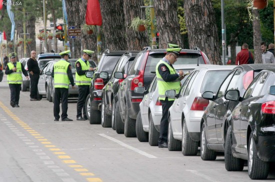 Policia Rrugore aksion në fundjavë, 16 persona të arrestuar (Video)