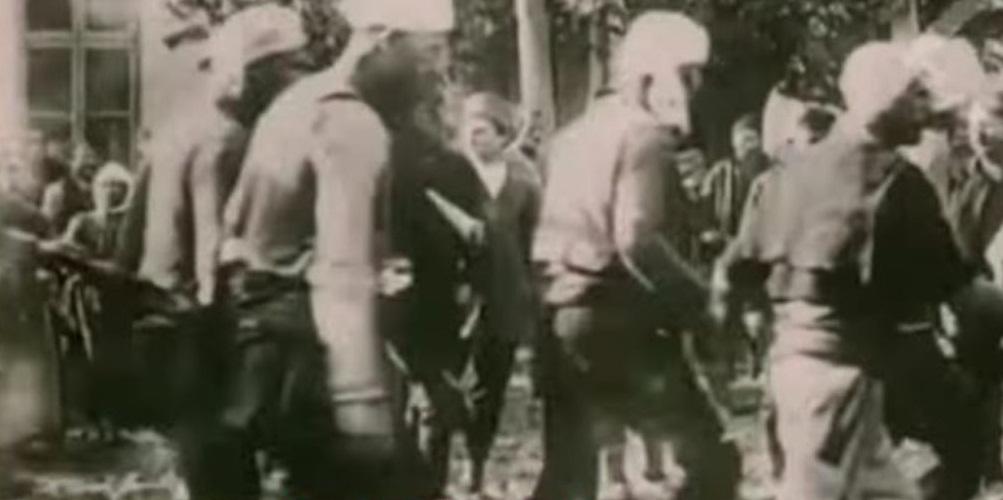 Video e rrallë e vitit 1912: Shqiptarët e burgosur nga serbët në Vranjë (Video)