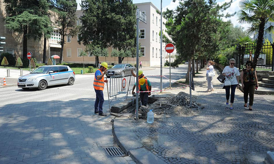 Vendosen rampa në Tiranë, Veliaj: Në shërbim të PAK, lehtësojmë lëvizjen e çdo qytetari