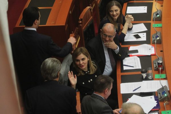 Opozita synon të “hedh në erë” reformën në drejtësi, në vjeshtë valë protestash dhe mosbindje civile. Prapaskenat e aksionit opozitar