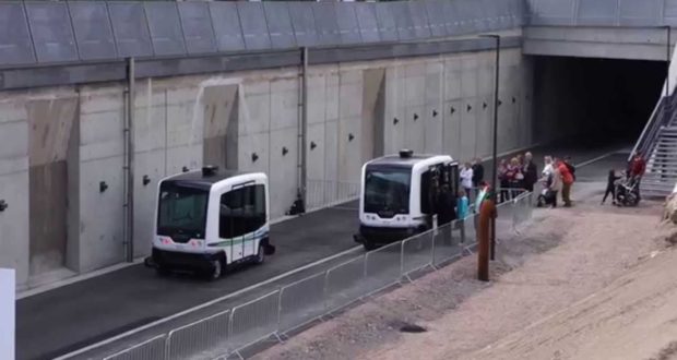 Autobus pa shofer në Suedi: Ja reagimet e pasagjerëve kur hypin! (Foto+Video)