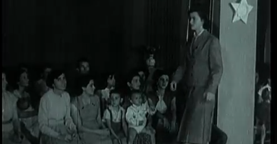 Paradë mode në kohën e komunizmit: Bukuroshet e Tiranës në vitin 1956 (Video)