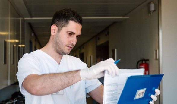 Historia e shqiptarit që u punësua në klinikën më të madhe në Berlin dhe kriza gjermane e kujdesit social (Video)