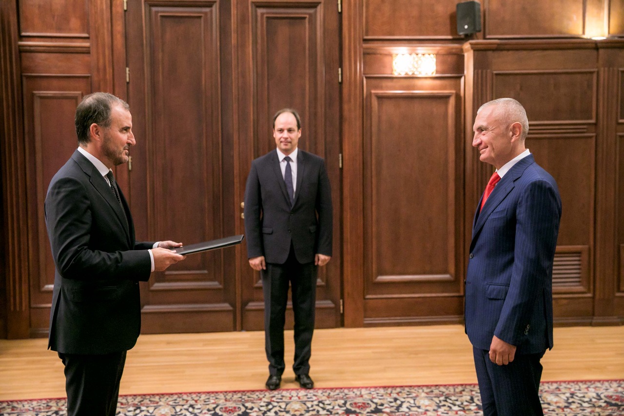 Vetingu vë në test Ilir Metën, shkarkohet nga detyra një tjetër anëtar i KED, fati Kushtetueses në dorë të presidentit