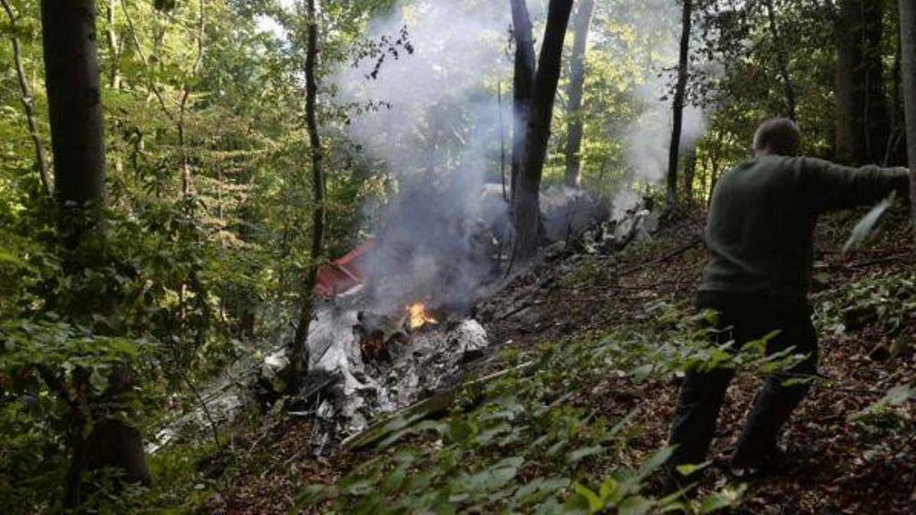 Avioni rrëzohet pranë kaskadës, humbin jetën 6 persona