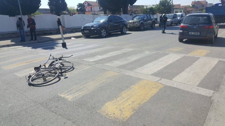 “Është gjynaf, o burr janë fëmijë”! Policia bashkiake u merr biçikletat me kanoçe të miturve “rom” në Tiranë!