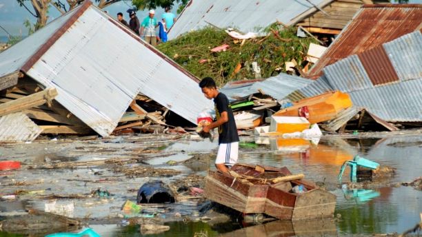 Deri tani 380 persona kanë humbur jetën pas cunamit në Indonezi