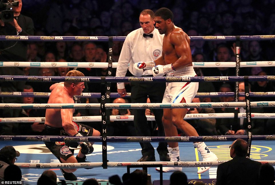 Joshua i pamposhtur: Grushton rëndë rusin Povetkin dhe e rrëzon në raundin e shtatë (Video+Foto)