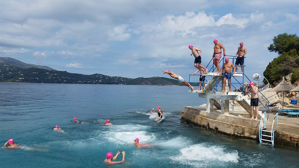 Kujtesa dhe turizmi, 58 notarë nga Saranda drejt Korfuzit me not (VIDEO)