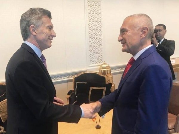 Foto-Lajm/ “Sheik”-u shqiptar Ilir Meta dhe homologu argjentinas Mauricio Macri bos i parave të pista në “Panama Papers”: Janë të sigurta paratë aty…?