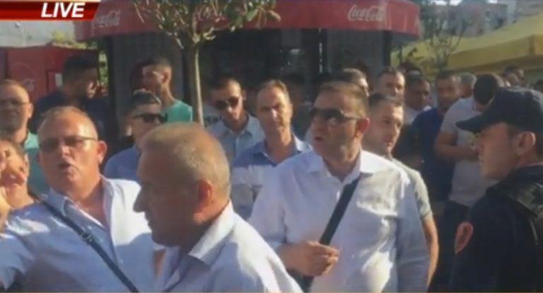 Protesta e PD-së në Elbasan/ Rama ironizon: Ata njohin sportin e hedhjes së gurit!