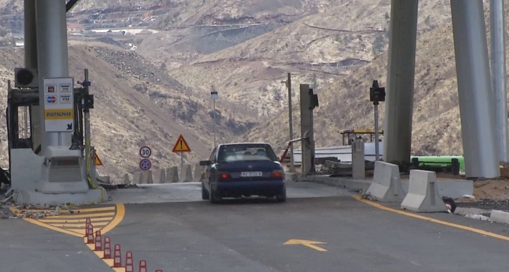 Dështim spektakolar/ Kuksianët braktisin protestën e opozitës! Më shumë gazetarë dhe operatorë… se sa protestues