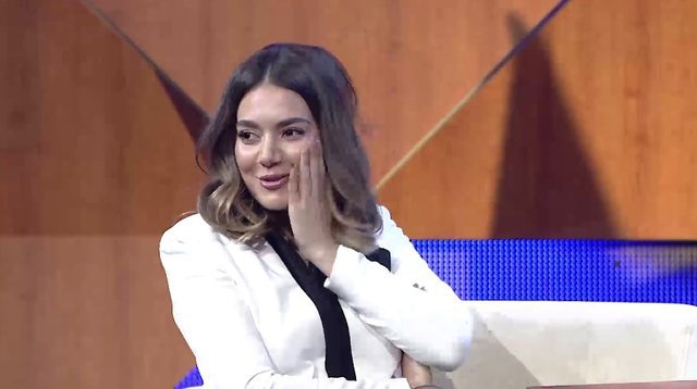 “Sa shumë të paskam dashur!”, Elvana Gjata shfaqet e përlotur (Video)