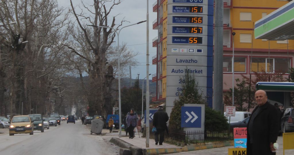 INVESTIGIMI/ Taksat i ngrenë çmimin një nafte të keqe, por hilet i gjenden