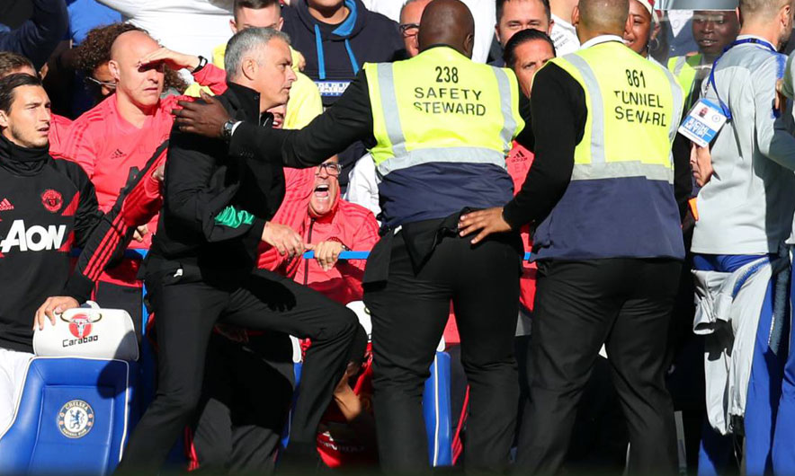 Mourinho “nxjerr luanin”, kërkon të sulmojë ndihmësin e Sarrit (Foto)