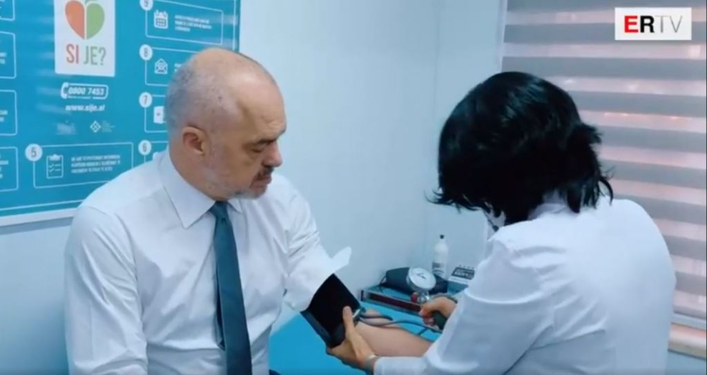 Rama bën Check Up-in:  A mjafton ky metri për të më matur?! Ja batutat me infermieret! (Video)