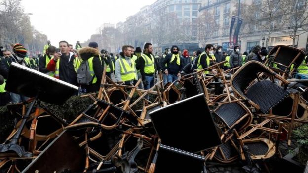 A e dini pse protestuesit në Francë veshin jelekë të verdhë?