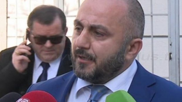 Romeo Kara: Edhe sikur t’a paguaj me jetën time, unë e siguroj “tufën” Berisha se kurrë nuk do të tërhiqem